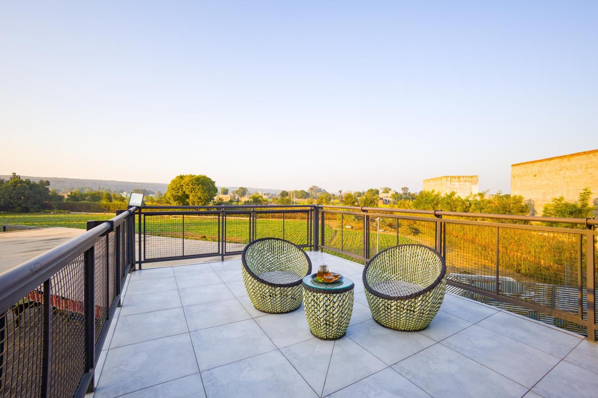 DhaujElivaas Hidden Oasis 4Bhk With Pool, Mud House & Container House别墅 外观 照片